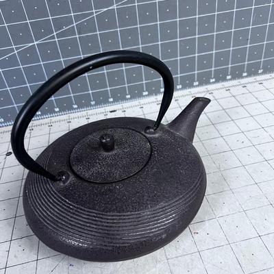 Low Profile Japanese Tea Pot, NICE looking