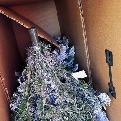 7.5 Vernon Pre-lite Christmas Tree