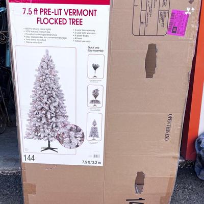7.5 Vernon Pre-lite Christmas Tree