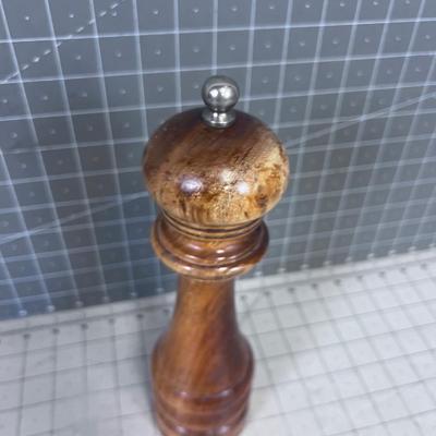 Walnut Pepper Mill 
