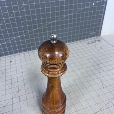 Walnut Pepper Mill 