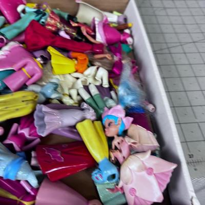 2 Trays of 3 & 4" Disney Dolls and Rubber Dress Collection Plus Parts and Accessories 