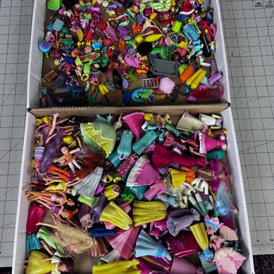2 Trays of 3 & 4" Disney Dolls and Rubber Dress Collection Plus Parts and Accessories 
