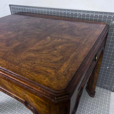 Drexel Heritage Walnut Burl End Table With Tray