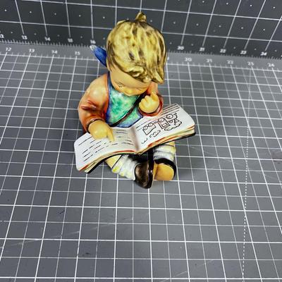 Hummel / Goebel Figurine: Toddler Boy Reading
