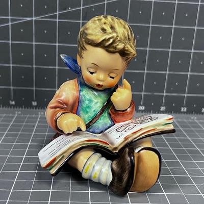 Hummel / Goebel Figurine: Toddler Boy Reading