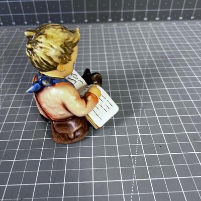 Hummel / Goebel Figurine: Toddler Boy Reading