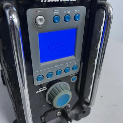 MAKITA Battery Charger & Radio 