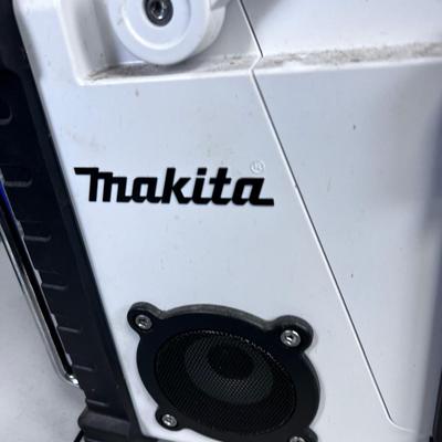 MAKITA Battery Charger & Radio 