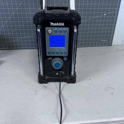 MAKITA Battery Charger & Radio 