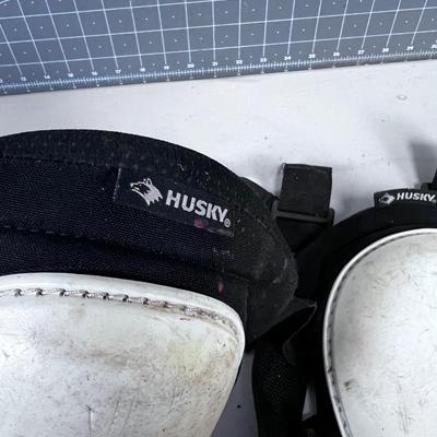 Pair of HUSKY KNEE Pads 