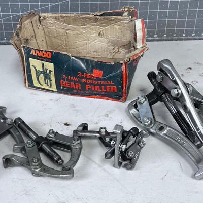 4 Gear Pullers 
