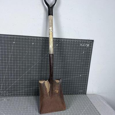 Flat Nosed Scoop Shovel 