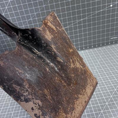 Flat Nosed Scoop Shovel 