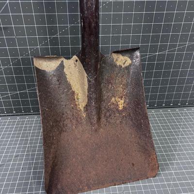 Flat Nosed Scoop Shovel 