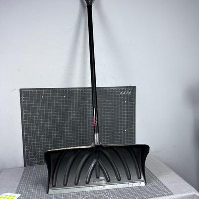 24" Steel Core Snow Shovel