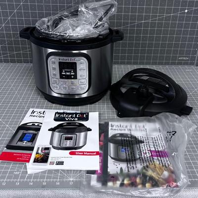 Insta Pot Appears to be NEW 