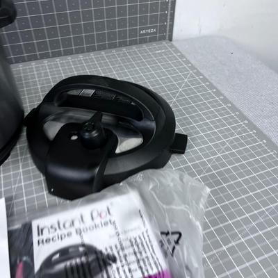 Insta Pot Appears to be NEW 
