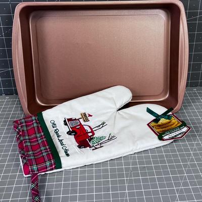 Cake Pan with Oven Mitt 