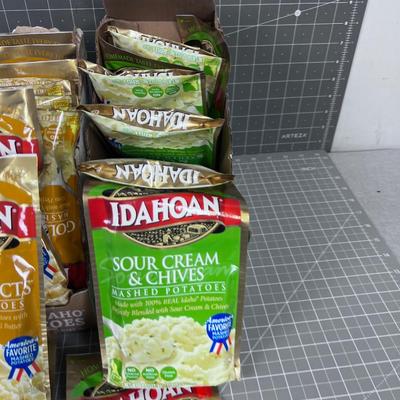 Idahoan Buttery and Sour Cream & Chives 20 Total 