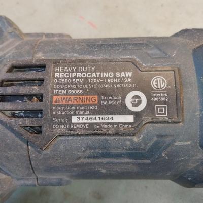 RECIPROCATING SAW AND SAW BLADES