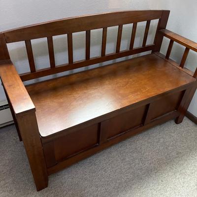 B3- Storage bench