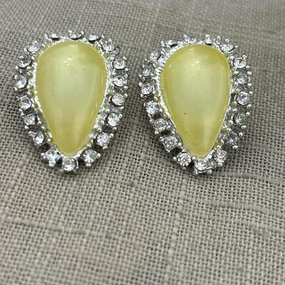 Vintage rhinestone with yellow middle teardrop clip on earrings