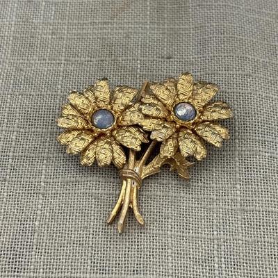 Vintage brooch pin flower bouquet gold tone mid century