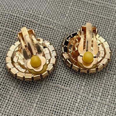 Gold tone with rhinestone round vintage clip on earrings