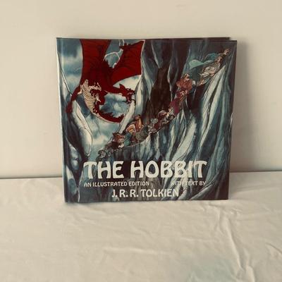 J.R.R. Tolkien An Illustrated Edition of The Hobbit (O-MG)