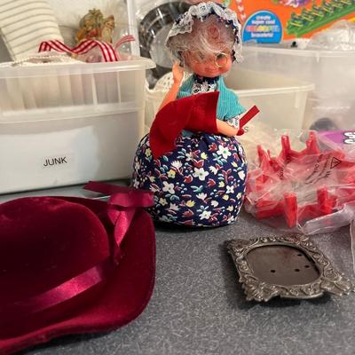 B6- Crafting supplies (doilies, VBS crafts, glitter, etc)