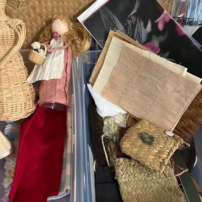 B10- Quilling, baskets, woven mat