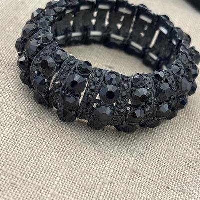 Adjustable black rhinestones bracelet