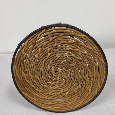 Metal Plant Stand With Wicker Top