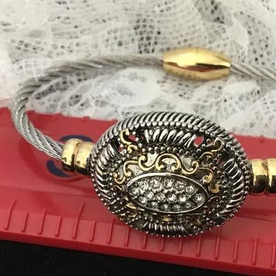 Pretty Fashion magnetic Bracelet