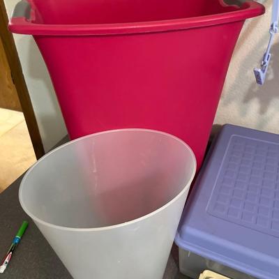 B26- Waste baskets, tote, portable drying racks