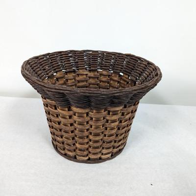 Wicker Plant Holder
