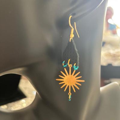 Super cute Sun dangle earrings