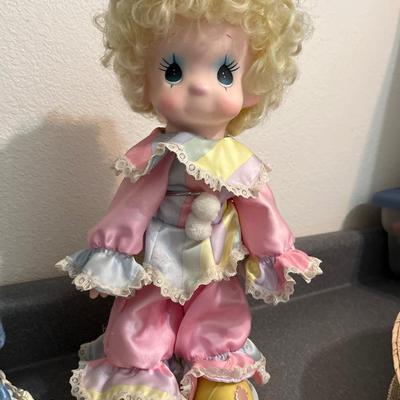 B31- Precious Moments & Geisha doll with hats