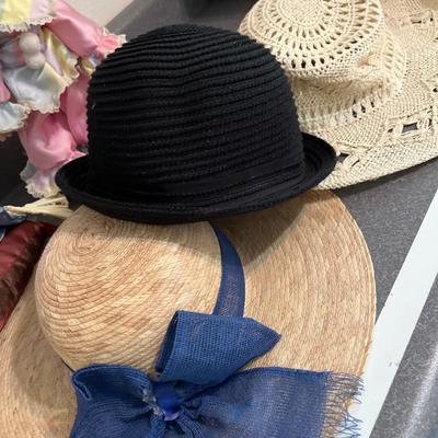 B31- Precious Moments & Geisha doll with hats