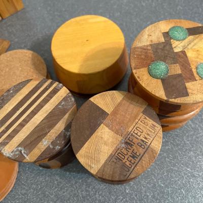 B33- Wood accessories & vintage picture