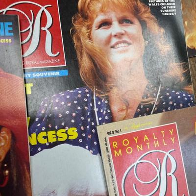 32 British Royal Family Magazine