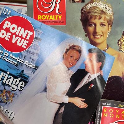 32 British Royal Family Magazine
