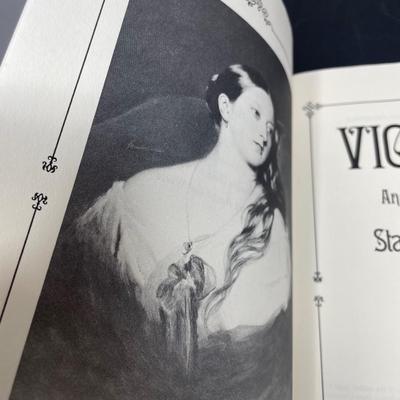 Royal Book "Queen Victoria, An Intimate Biography" by Stanley Weintraub