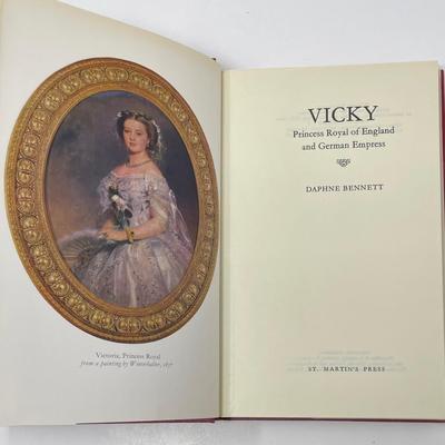 Vicky Princess Royal of England, Daphne Bennett