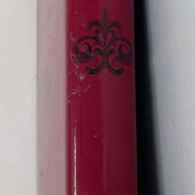 Vicky Princess Royal of England, Daphne Bennett