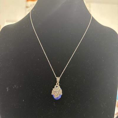 925 Sterling silver pendant and chain necklace