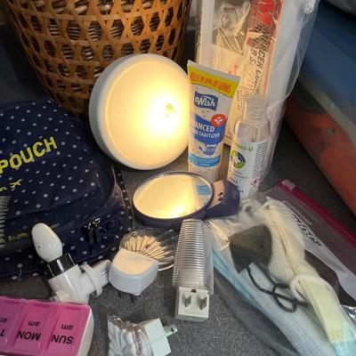 B40- Baskets, glasses, travel irems