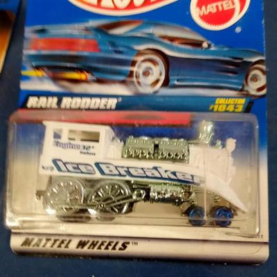 LOT 135 12 VINTAGE HOT WHEELS