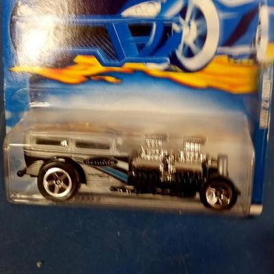 LOT 135 12 VINTAGE HOT WHEELS